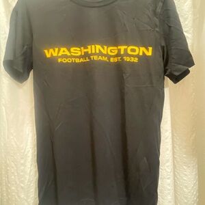 NFL Washington Football Team Black and Gold T-Shirt Men Size Small